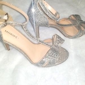 Dainty Flirty shimmering heals